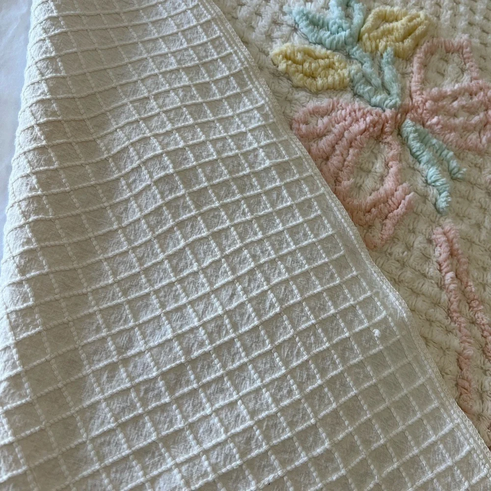 1950s Vintage Cotton Chenille Lamb Baby Blanket 62x39